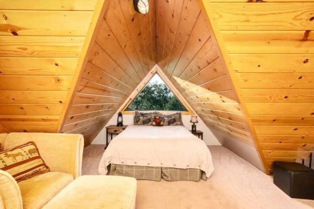 Photo of Bedroom in California Hot Springs