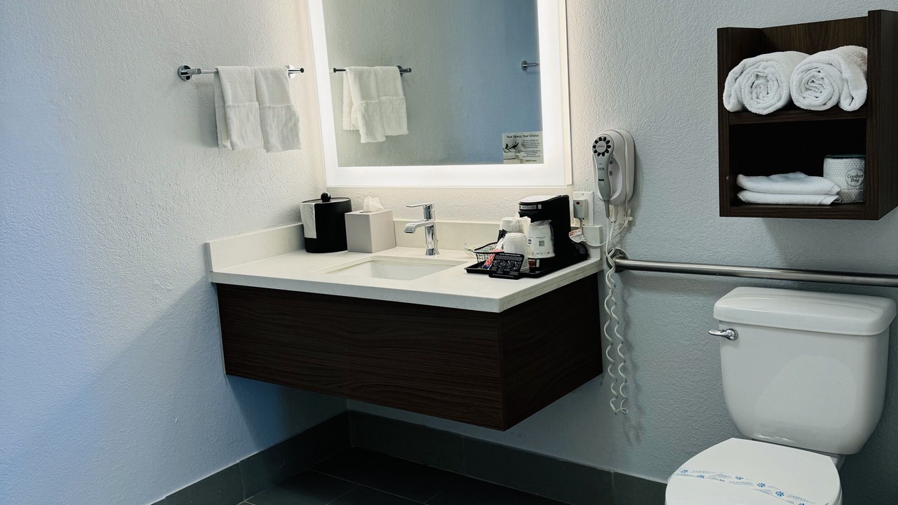 Photo of Bathroom in Mojave