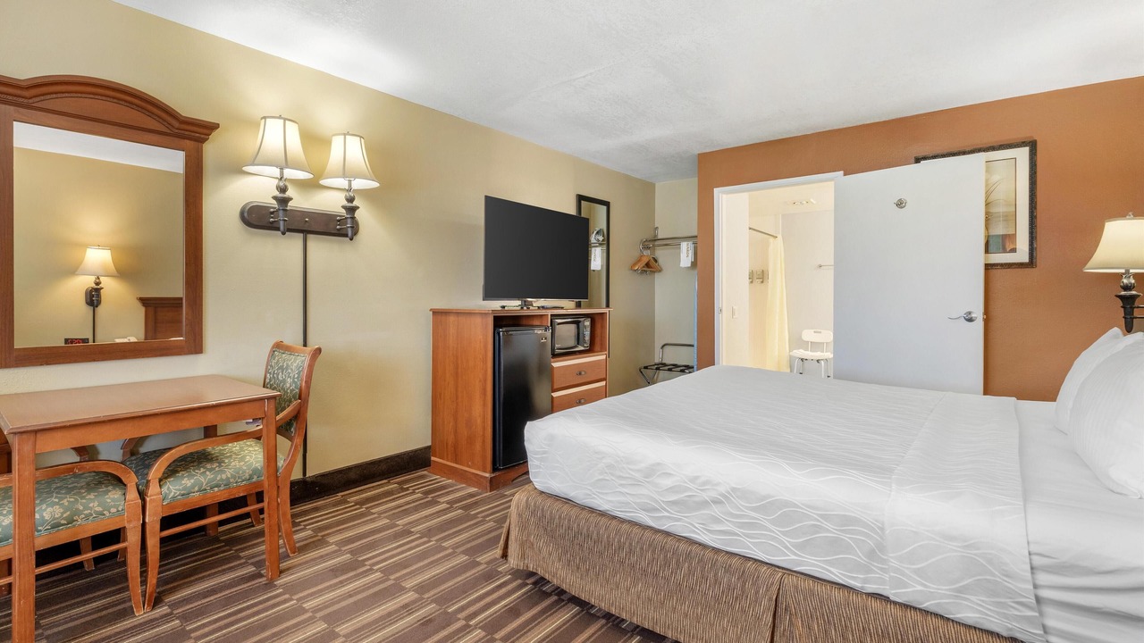 Photo of Bedroom in Mojave