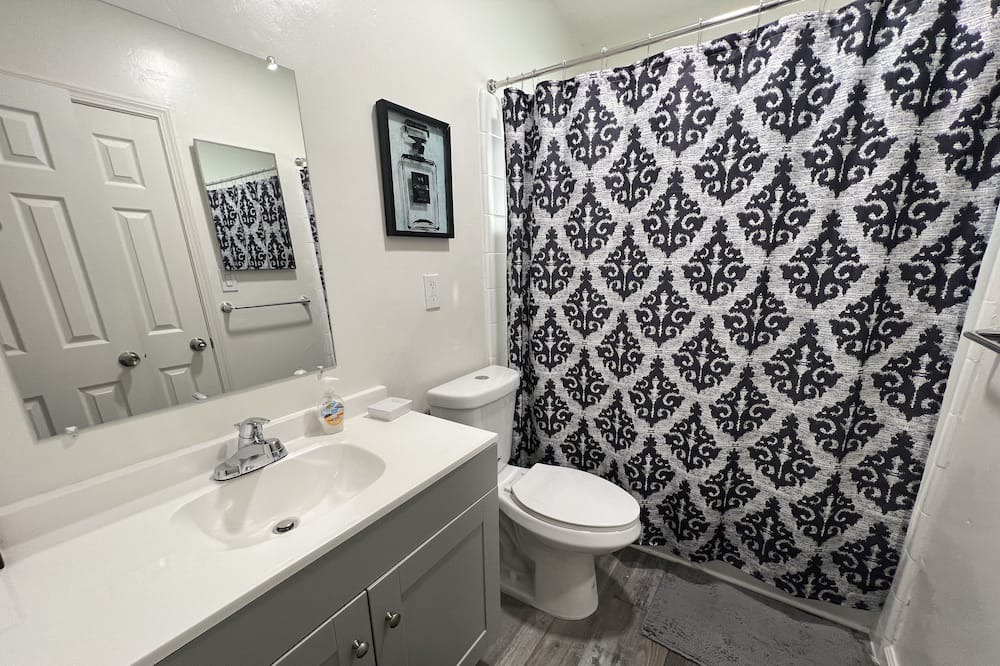 Photo of Bathroom in Vista