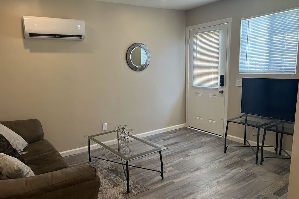 Photo of Livingroom in Vista