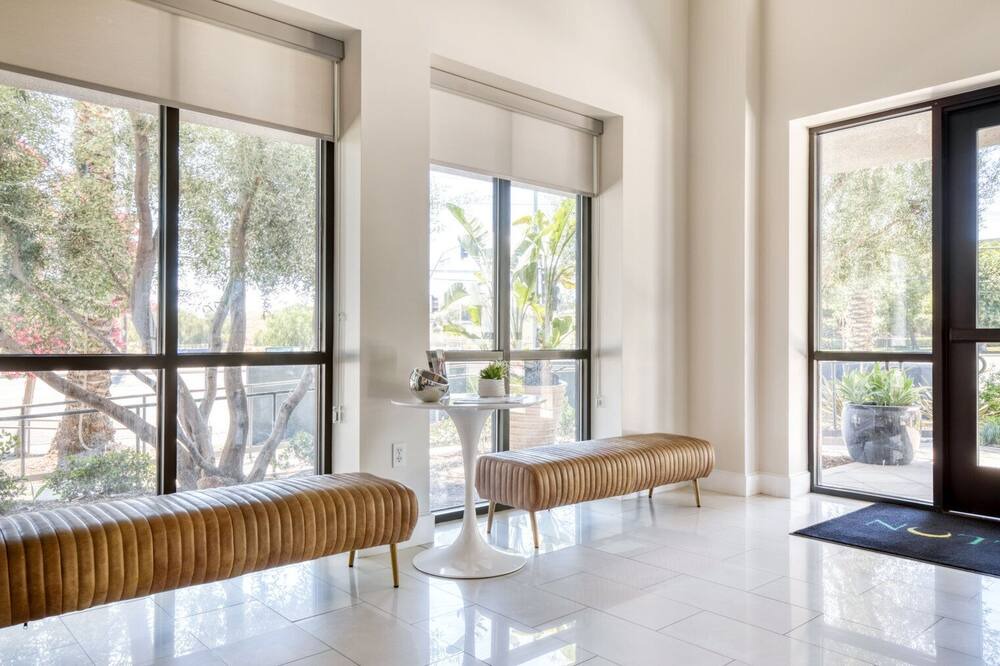 Photo of Livingroom in Warner Center
