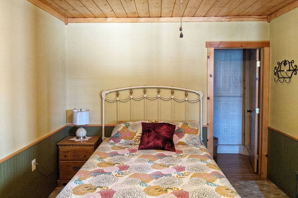 Photo of Bedroom in Glenn County