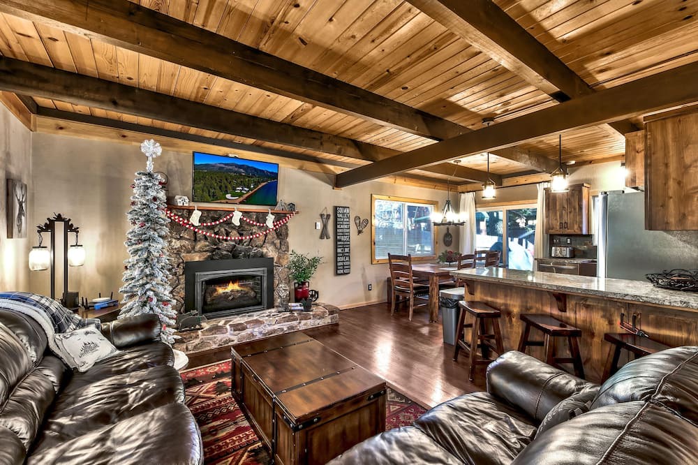 Photo of Livingroom in Pioneer Trail
