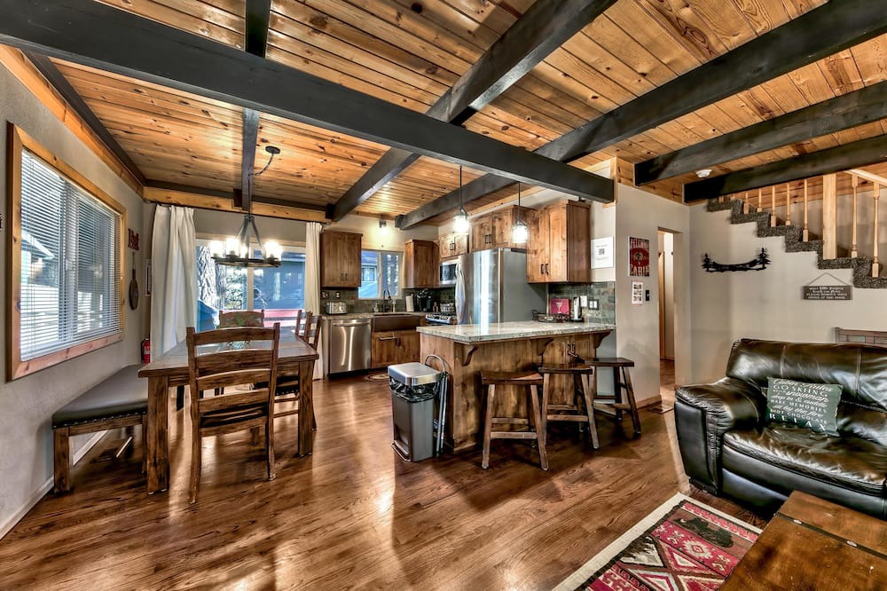 Photo of Livingroom in Pioneer Trail