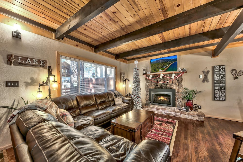 Photo of Livingroom in Pioneer Trail
