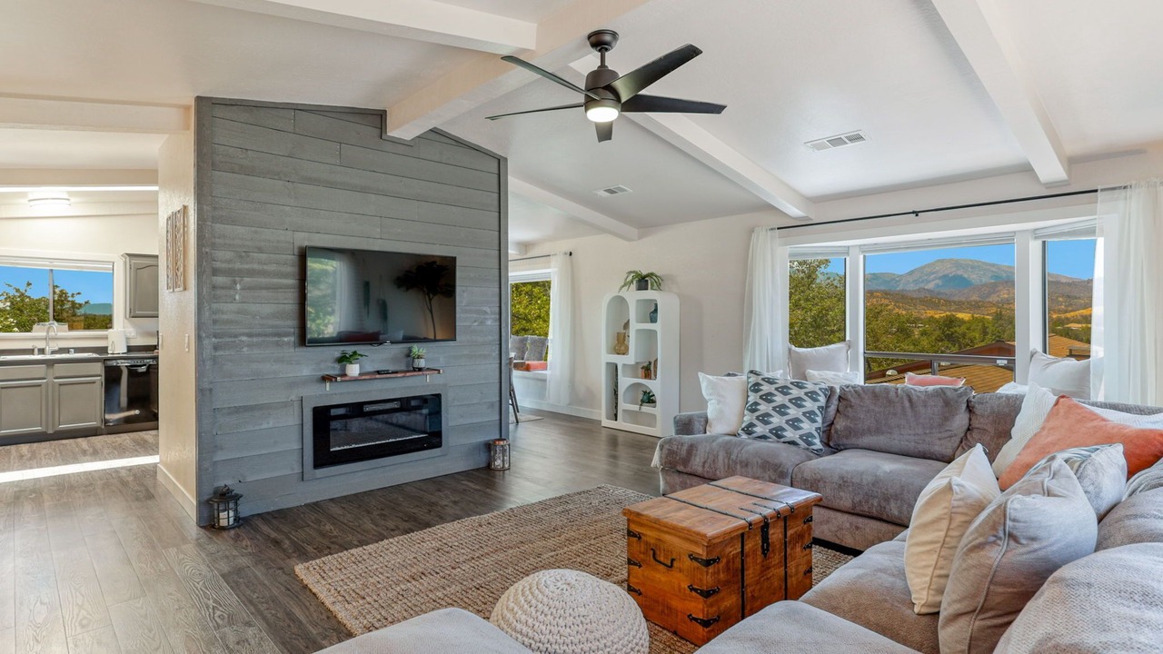 Photo of Livingroom in Redding