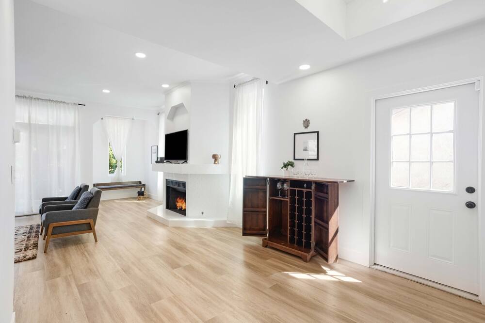 Photo of Livingroom in Sunland-Tujunga