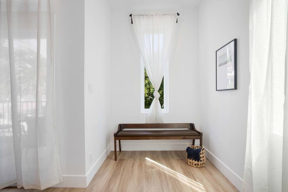 Photo of Bedroom in Sunland-Tujunga