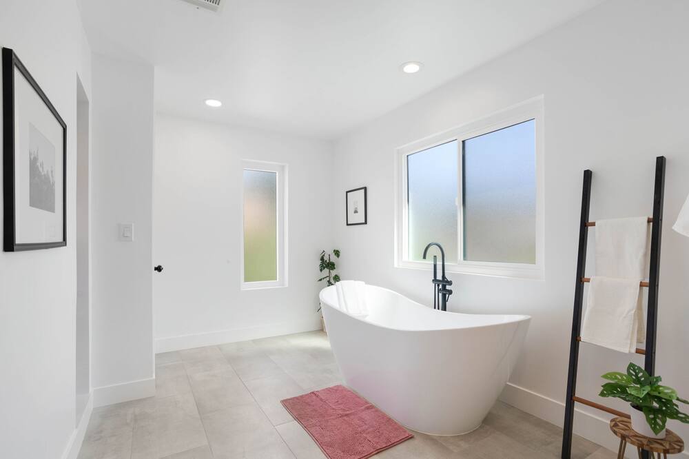 Photo of Bathroom in Sunland-Tujunga