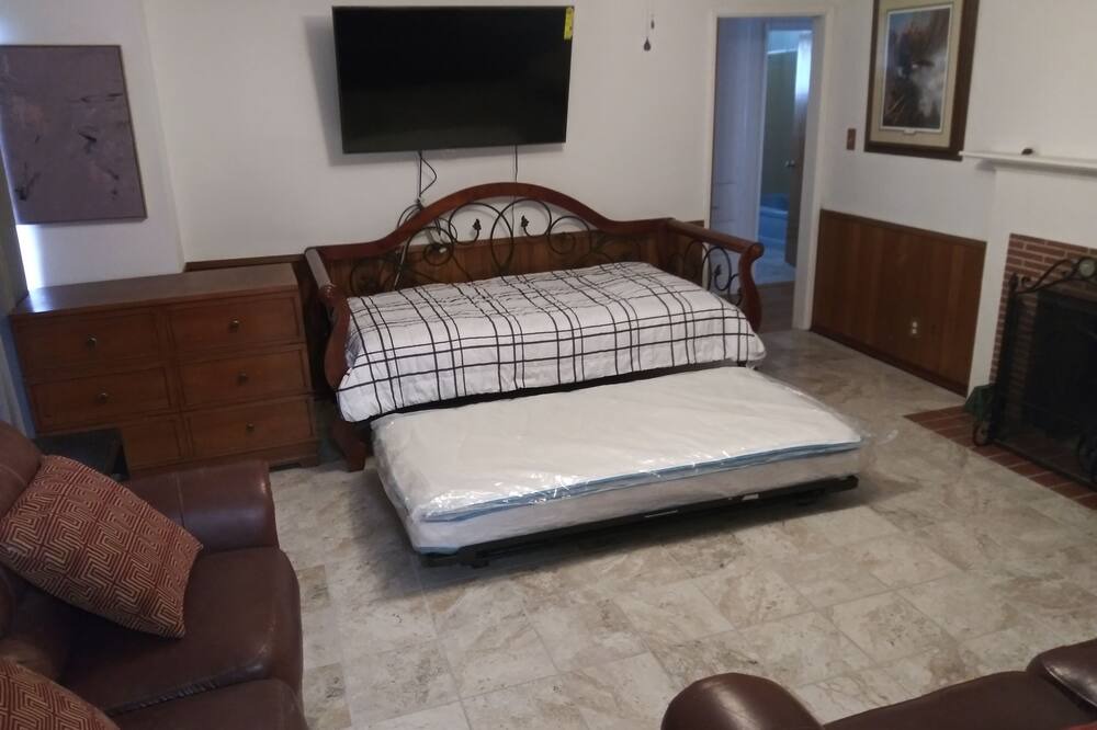 Photo of Bedroom in Downey