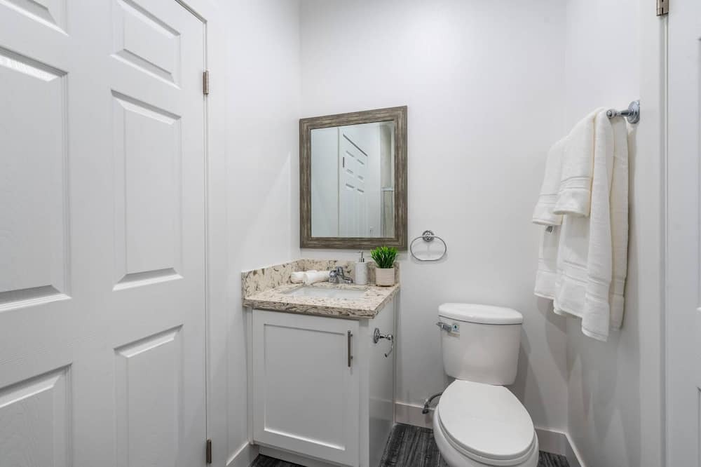 Photo of Bathroom in Pico-Union