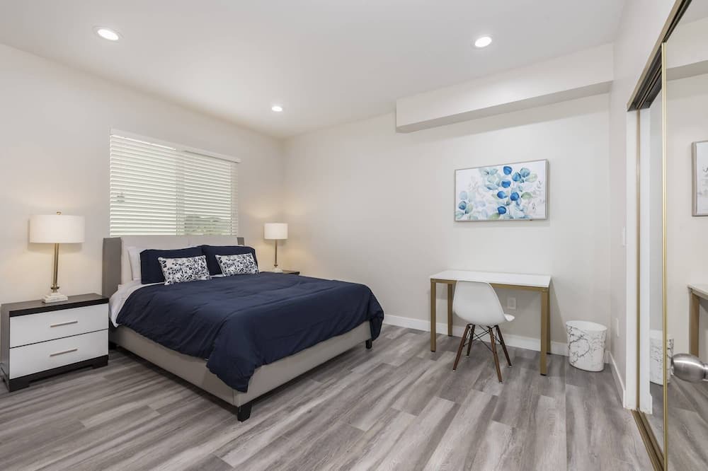 Photo of Bedroom in Pico-Union