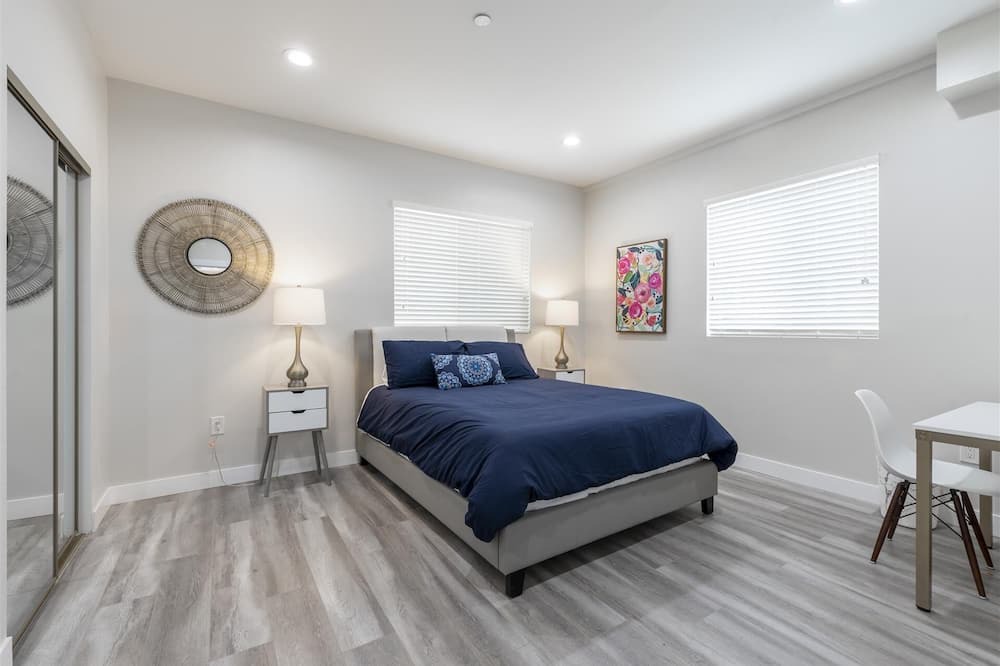 Photo of Bedroom in Pico-Union