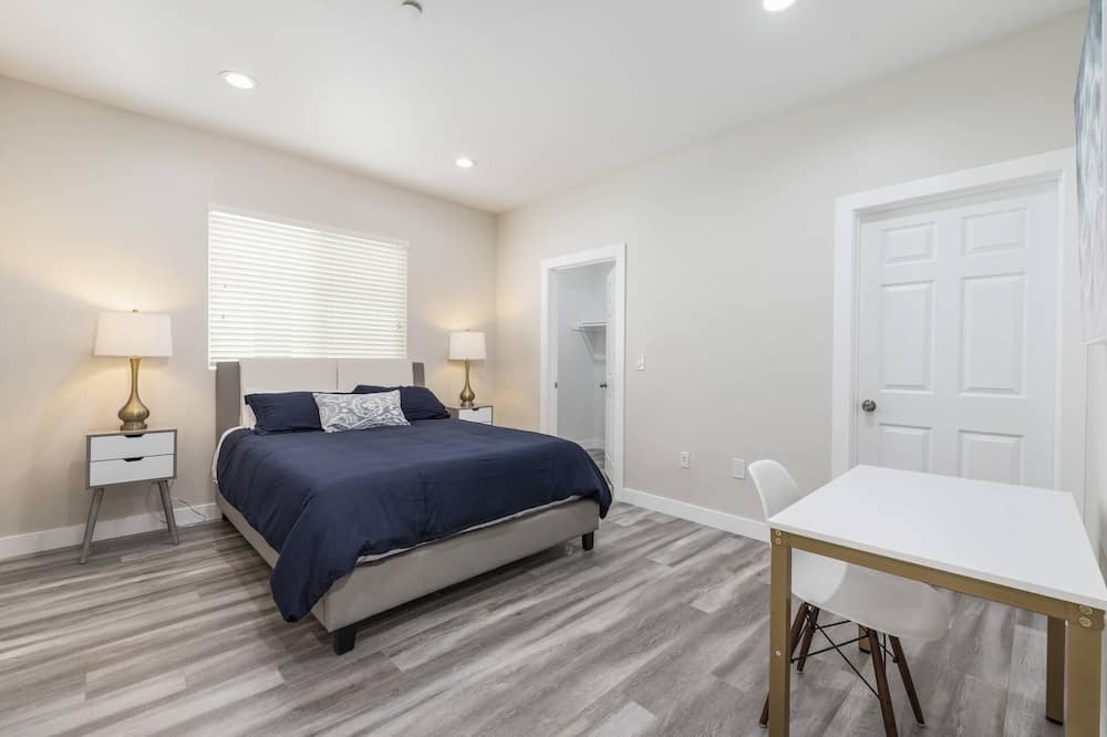 Photo of Bedroom in Pico-Union