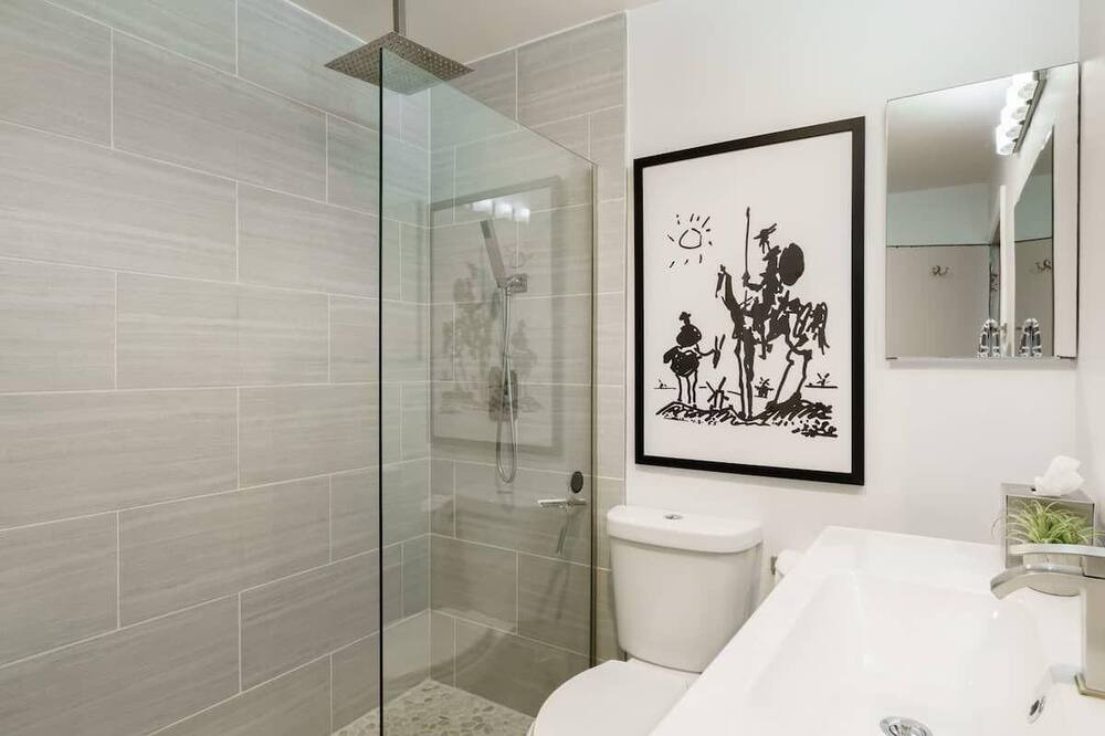 Photo of Bathroom in South Mission Beach