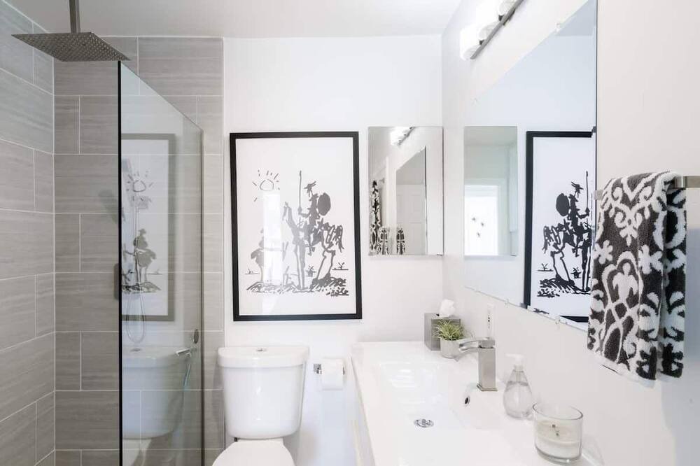 Photo of Bathroom in South Mission Beach