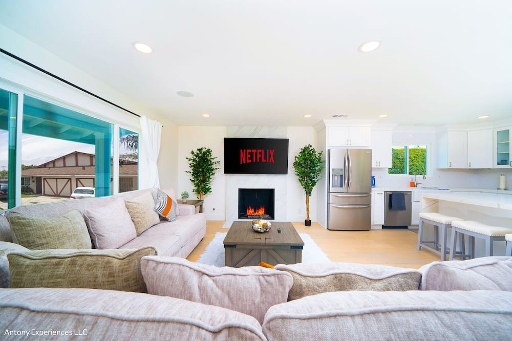 Photo of Livingroom in Fountain Valley