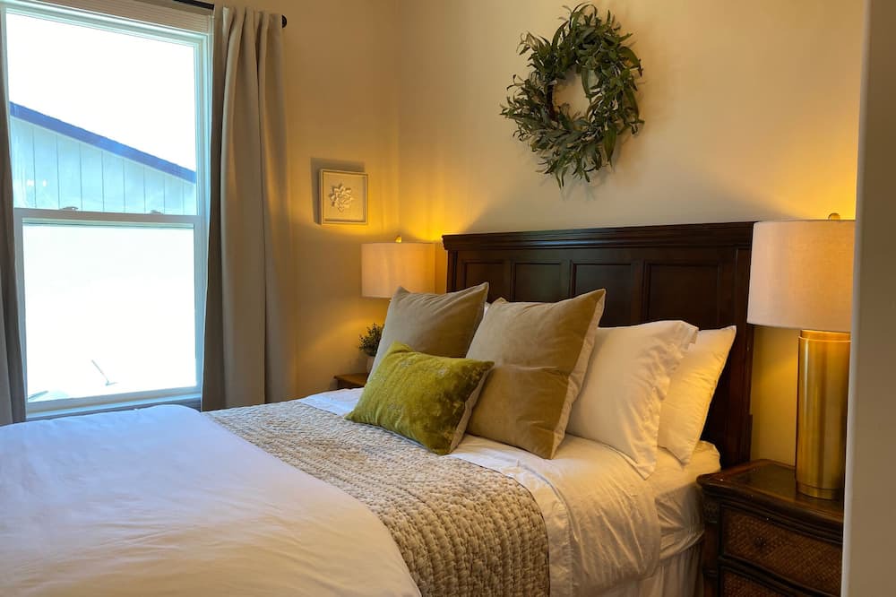 Photo of Bedroom in Cloverdale