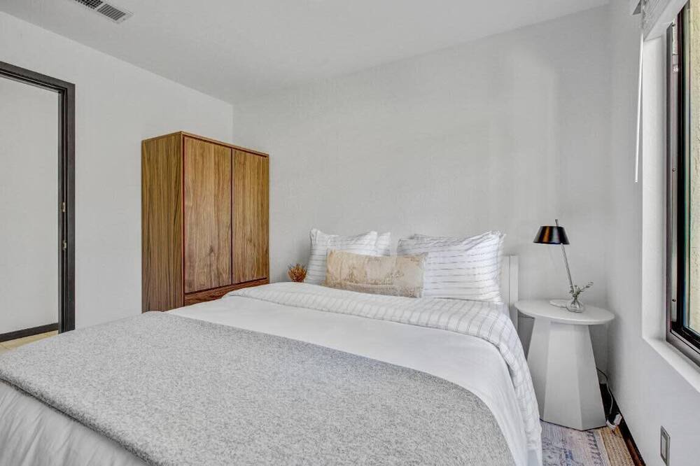 Photo of Bedroom in Alta Mesa