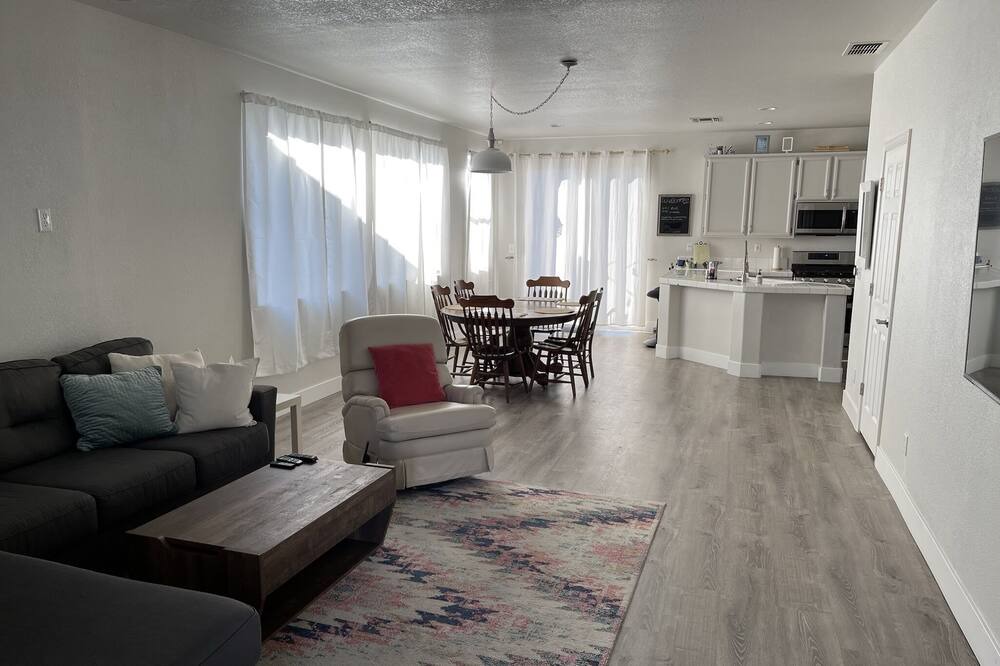 Photo of Livingroom in West Sacramento