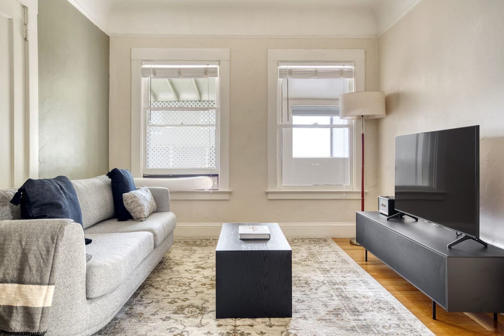 Photo of Livingroom in Burlingame