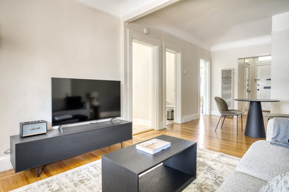 Photo of Livingroom in Burlingame