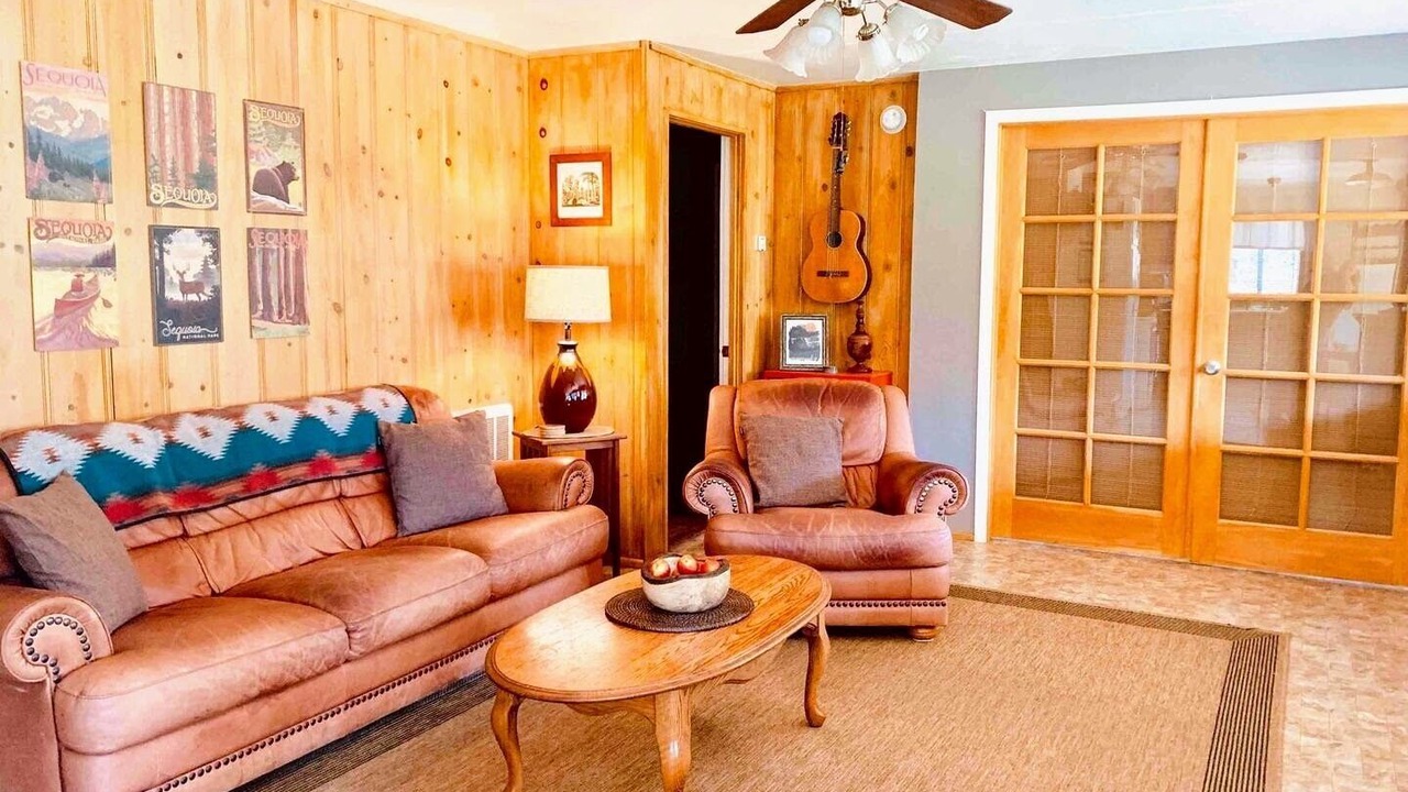 Photo of Livingroom in Springville