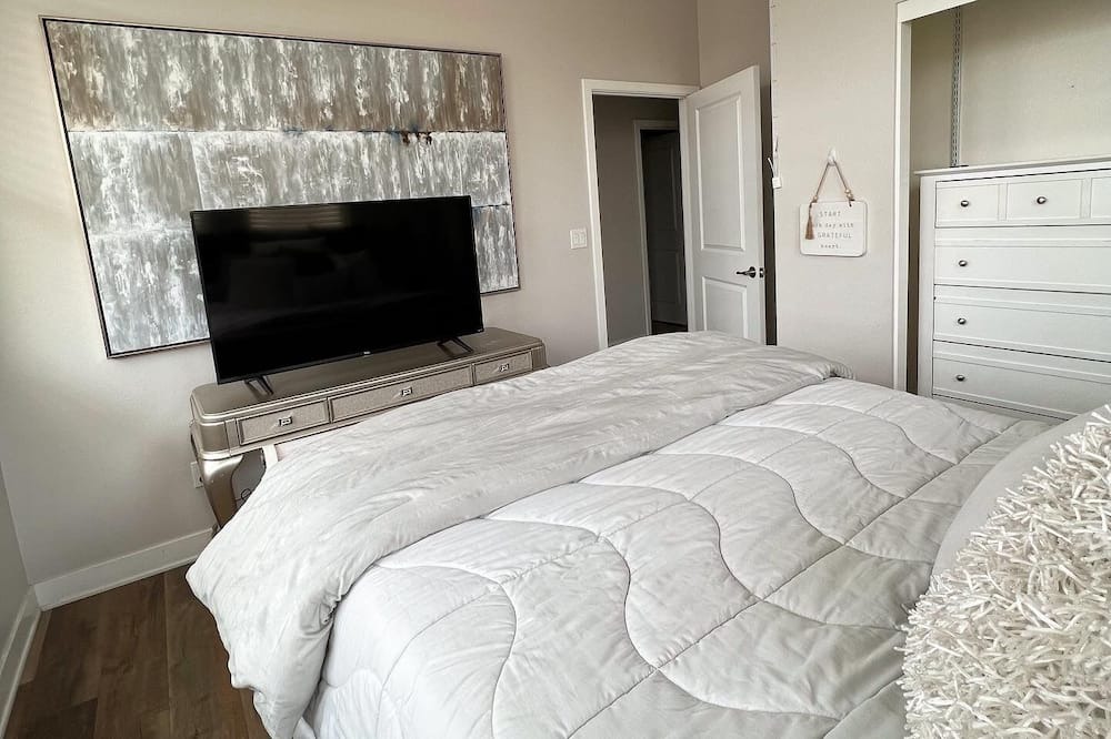 Photo of Bedroom in Bellflower