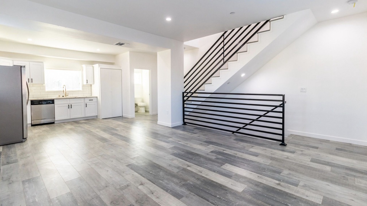 Photo of Livingroom in Pico-Union