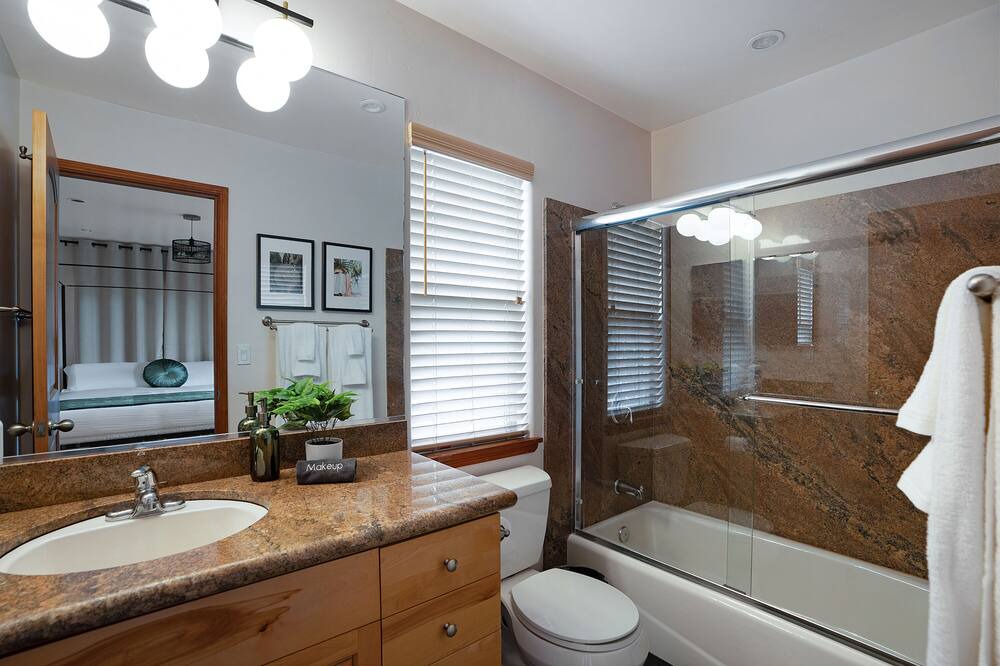 Photo of Bathroom in Mission Hills