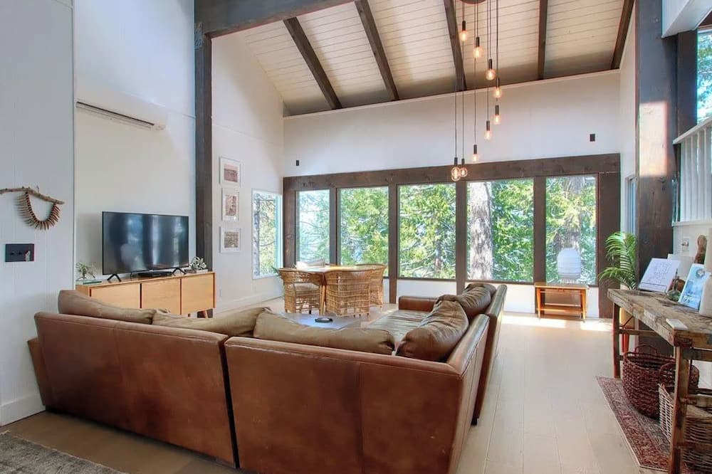Photo of Livingroom in Yosemite West