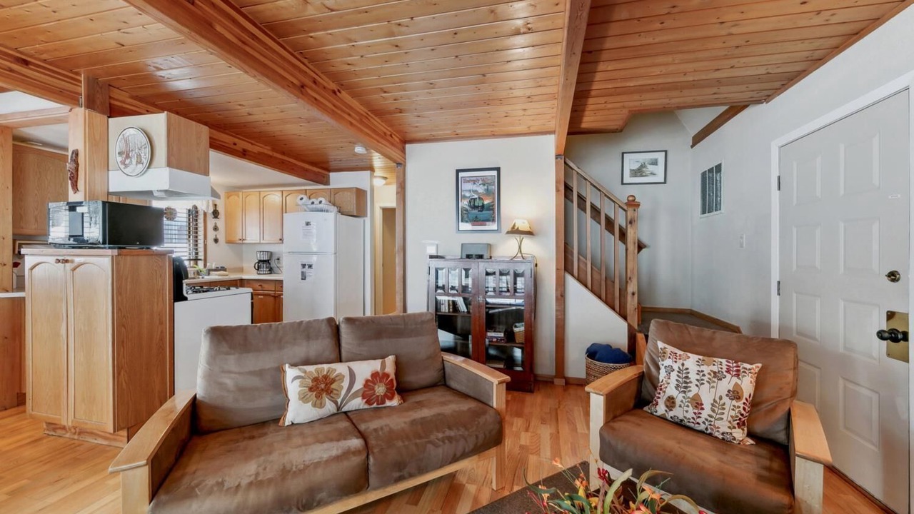 Photo of Livingroom in Black Bart