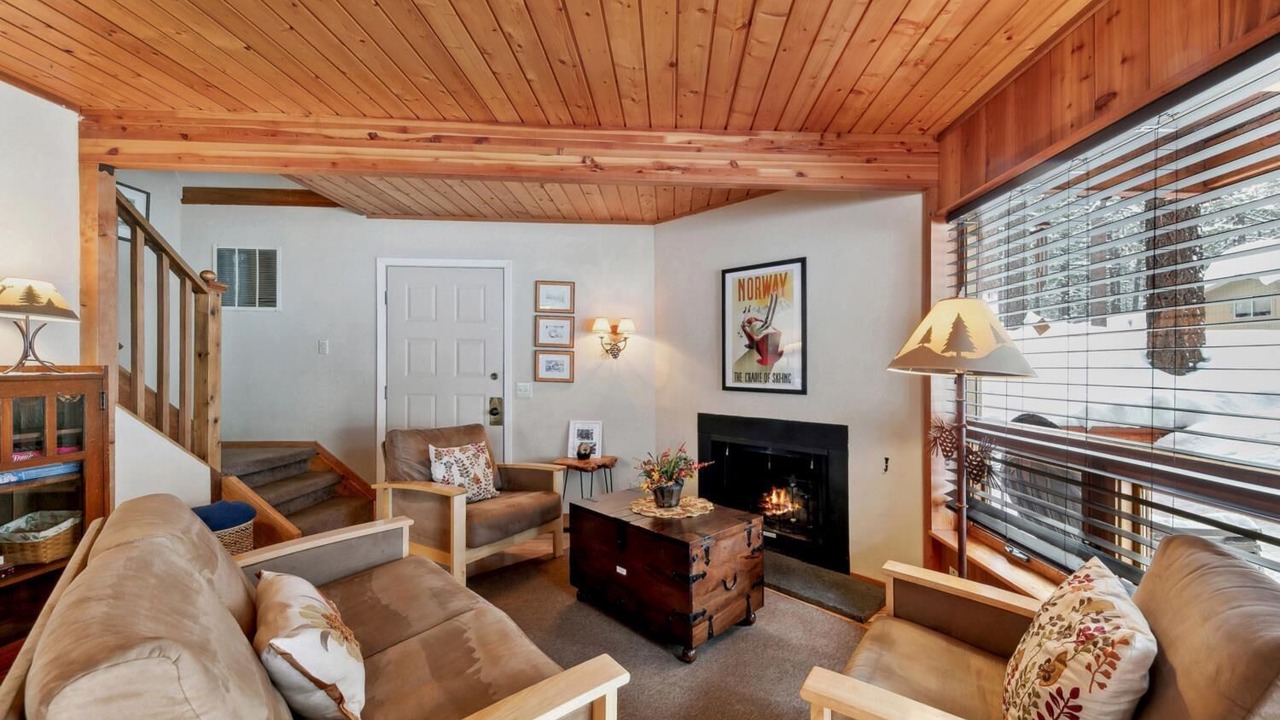 Photo of Livingroom in Black Bart