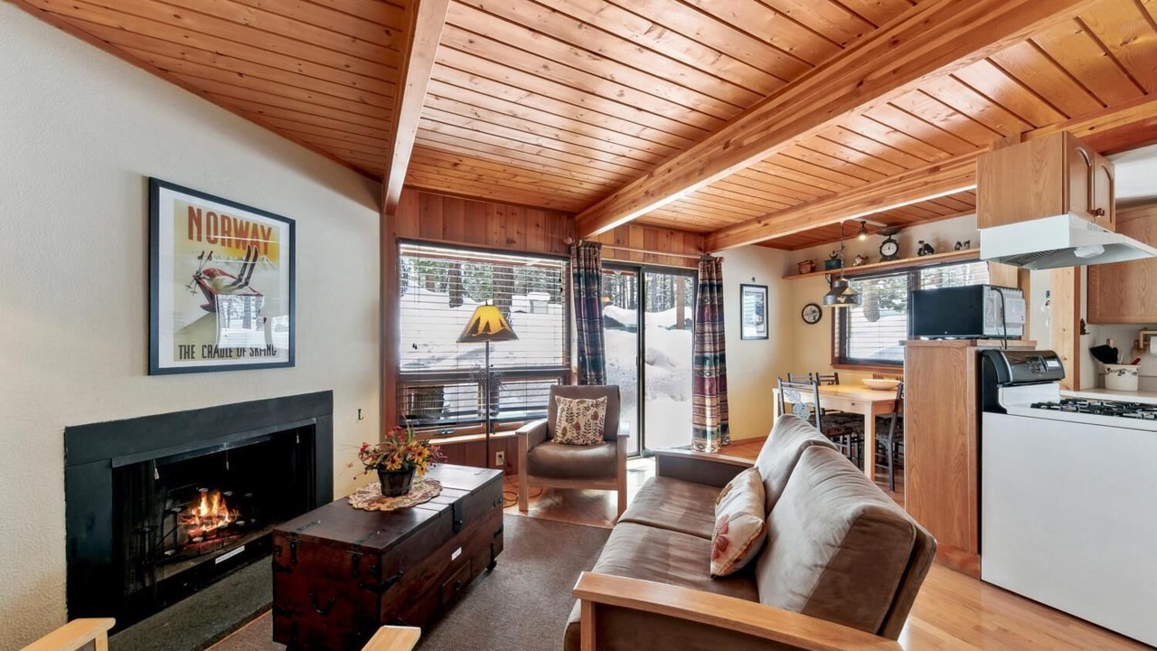 Photo of Livingroom in Black Bart