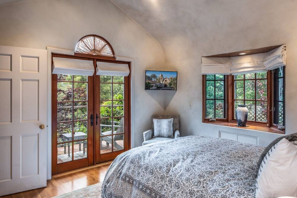 Photo of Bedroom in Northwest Carmel