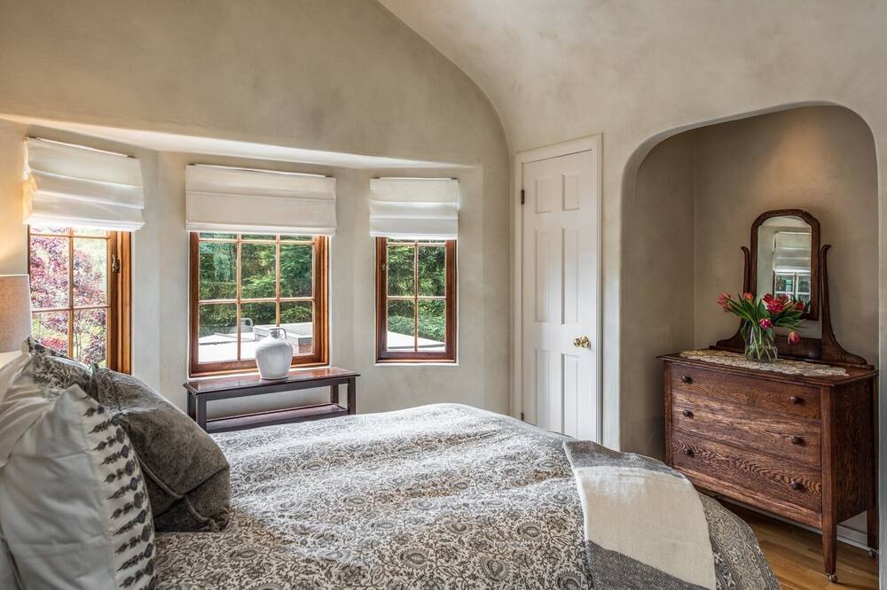 Photo of Bedroom in Northwest Carmel