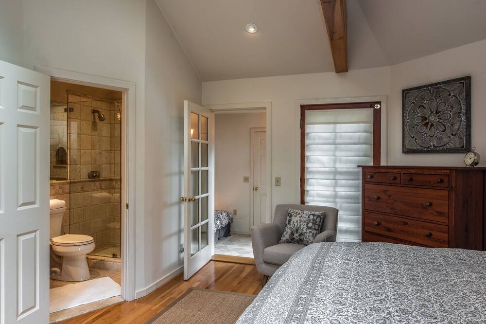 Photo of Bedroom in Northwest Carmel