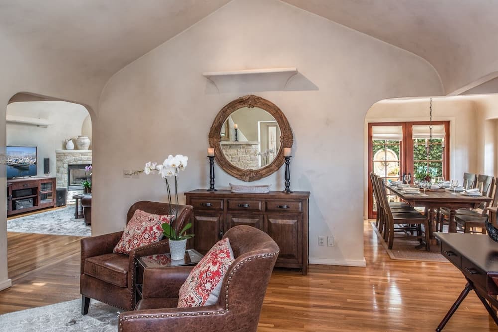Photo of Livingroom in Northwest Carmel