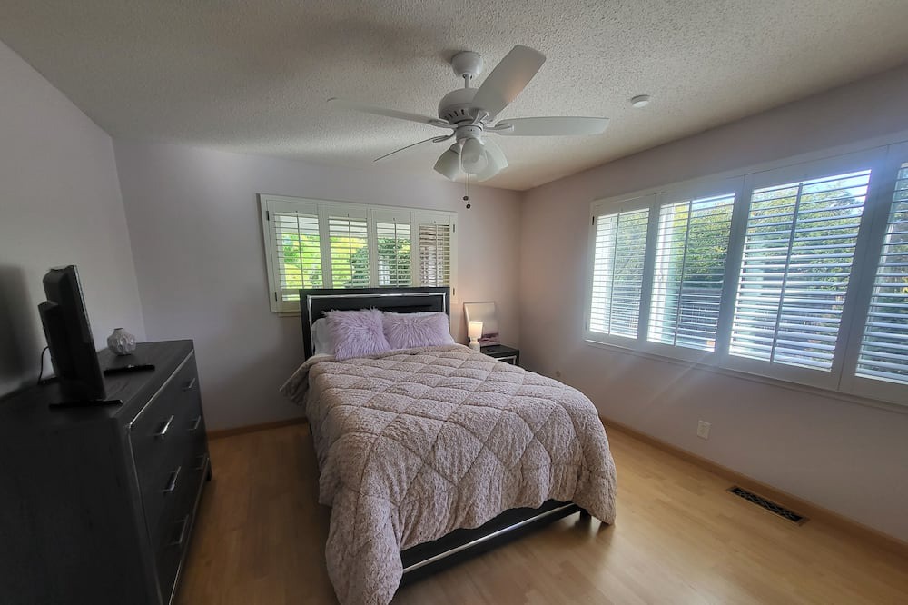 Photo of Bedroom in Arden-Arcade