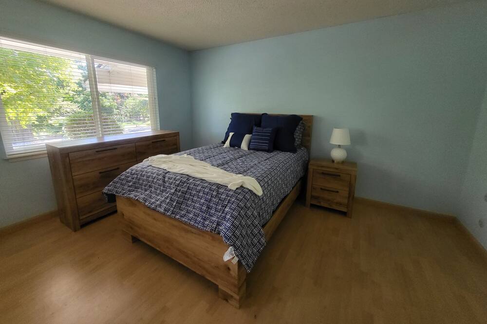 Photo of Bedroom in Arden-Arcade