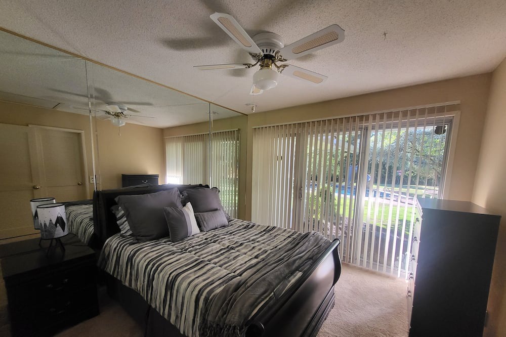 Photo of Bedroom in Arden-Arcade