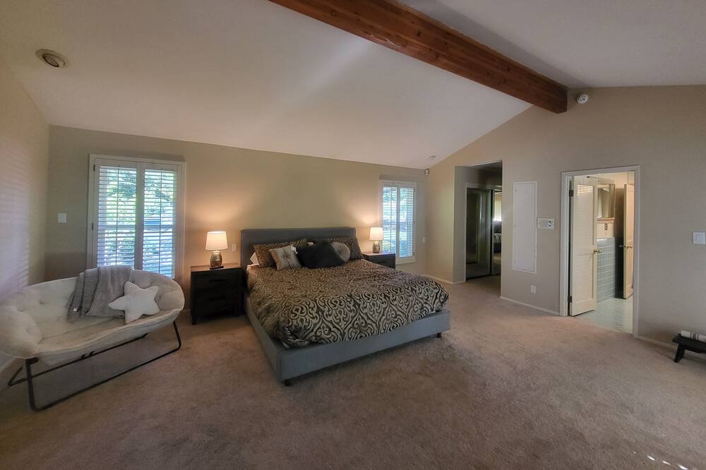 Photo of Bedroom in Arden-Arcade
