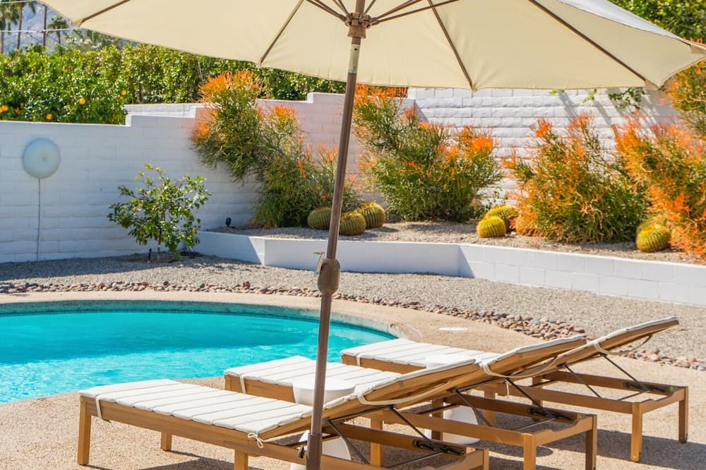 Photo of Outdoor in Racquet Club Estates