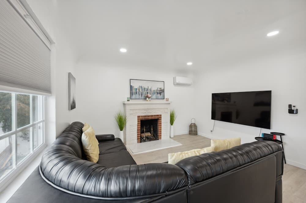 Photo of Livingroom in Lincoln Acres