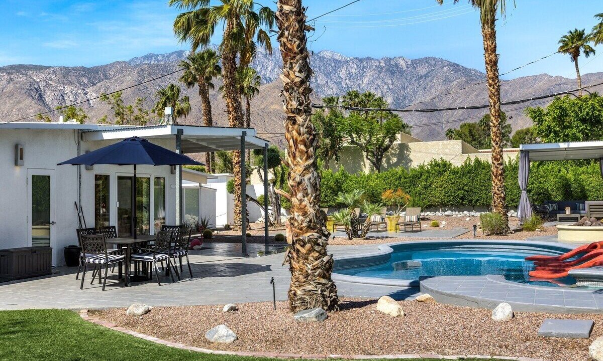 Photo of Outdoor in Racquet Club Estates