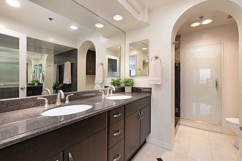 Photo of Bathroom in Pacific Terrace