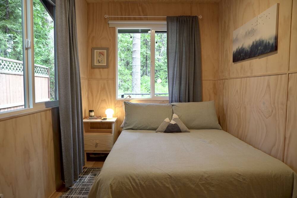Photo of Bedroom in Idyllwild
