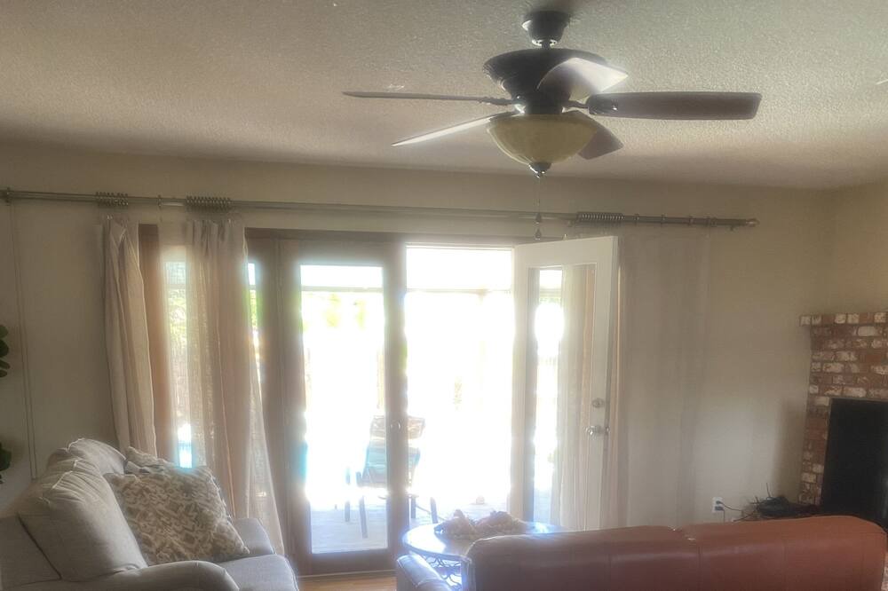 Photo of Livingroom in Coalinga