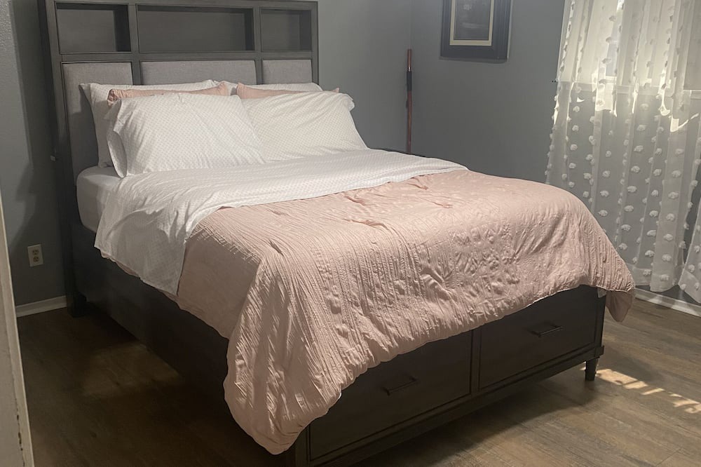 Photo of Bedroom in Coalinga